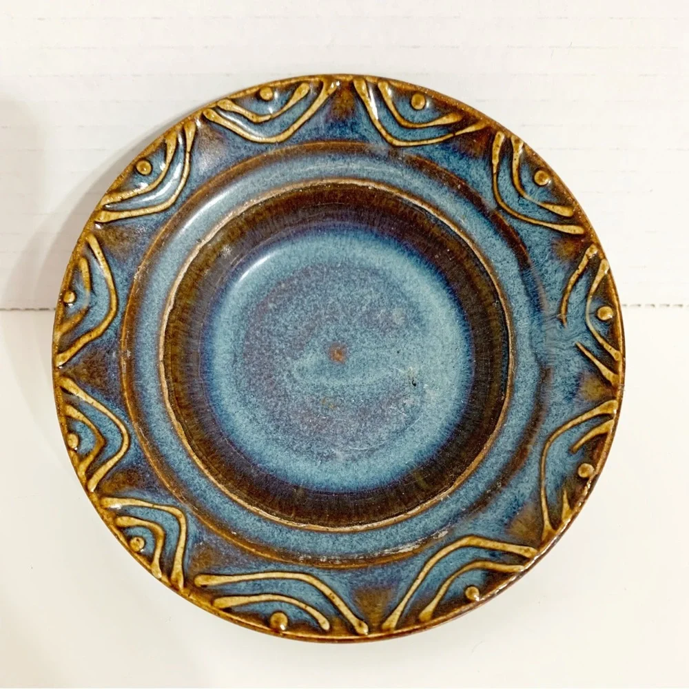 Signed Ceramic Soap Dish w Drain Piece Raised Detailing Along Sides Glazed 🔵🟤 - Picture 4 of 8